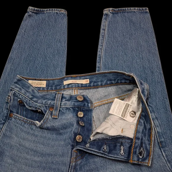 Levi's Wedgie Blue Denim Straight Tapered Leg Distressed Jeans Women Size 24 - Picture 9 of 16